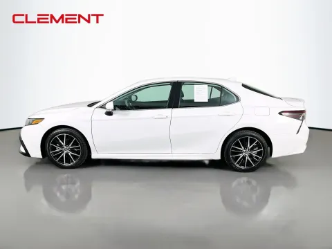 More photos of 2022 Toyota Camry SE at Clement Pre-Owned, MO