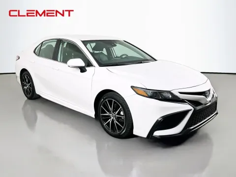 More photos of 2022 Toyota Camry SE at Clement Pre-Owned, MO