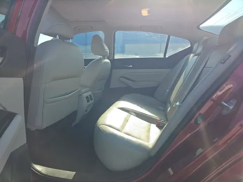 More photos of 2020 Nissan Altima 2.0 Platinum at Clement Pre-Owned, MO