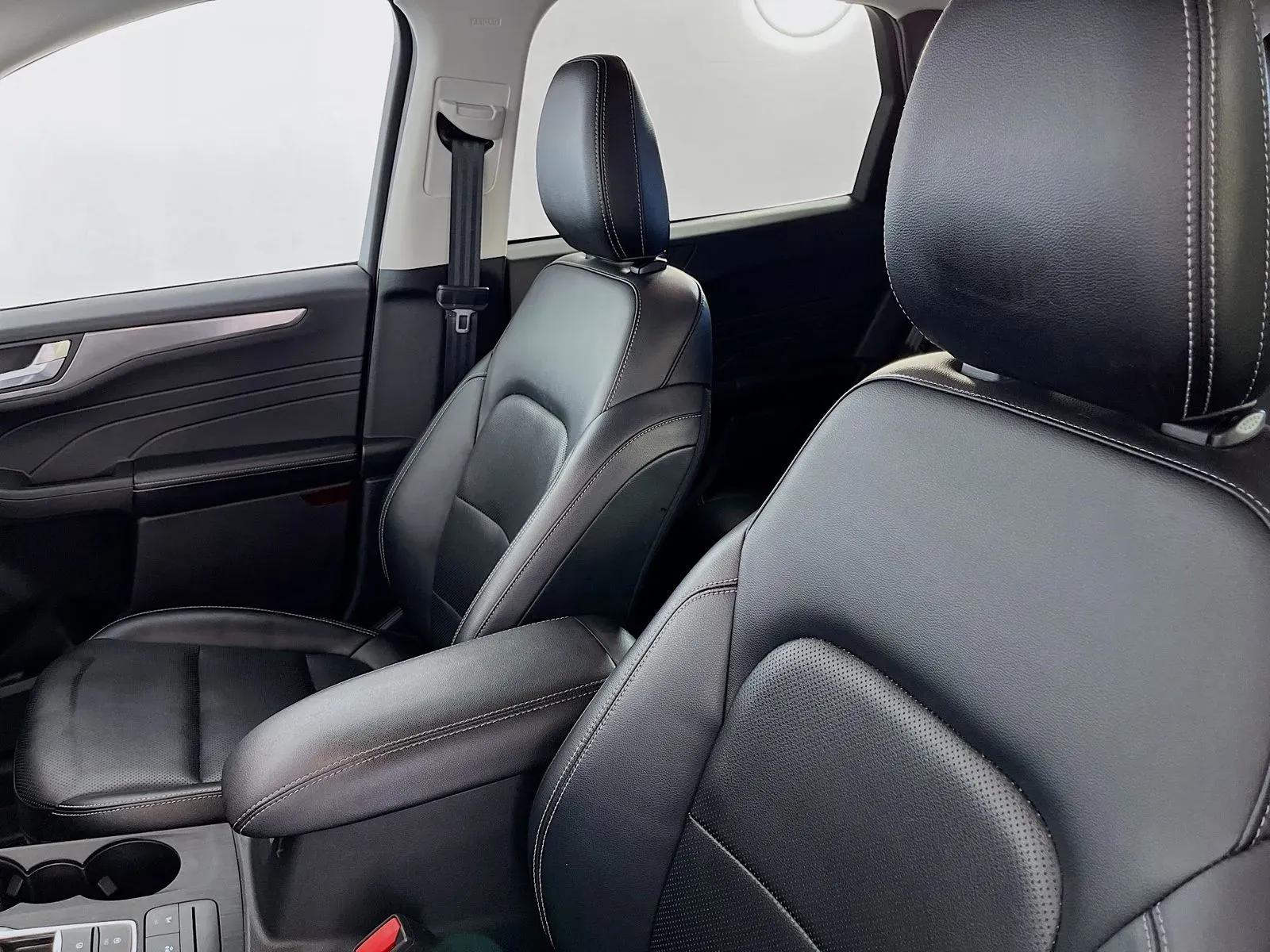 2022 Ford Escape Titanium - Photo 28