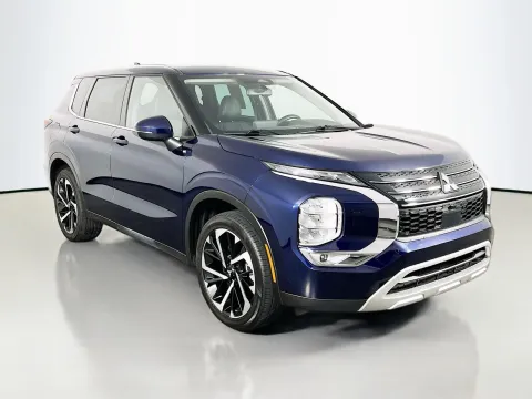 Another view of 2023 Mitsubishi Outlander SE for sale in Florissant, MO at Clement Pre-Owned