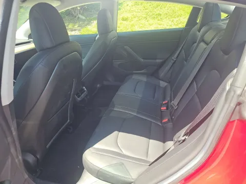 More photos of 2018 Tesla Model 3 Long Range at Clement Pre-Owned, MO