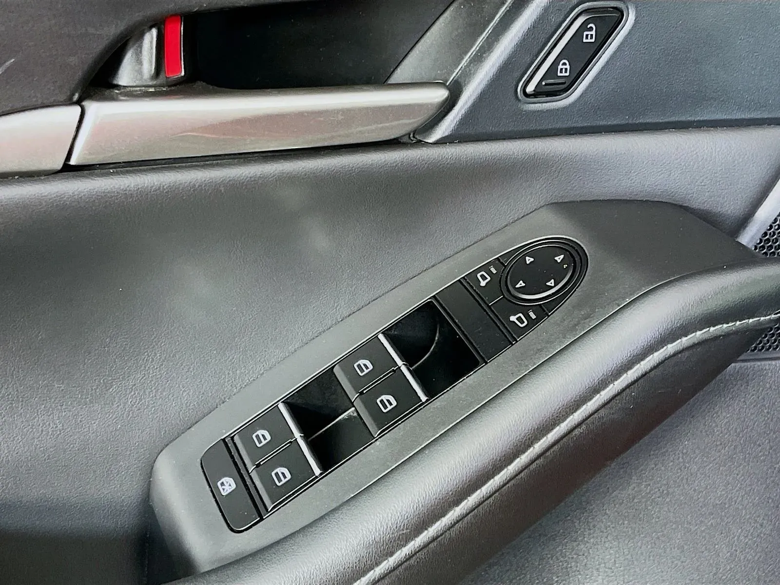 Mazda CX-30 photo 24