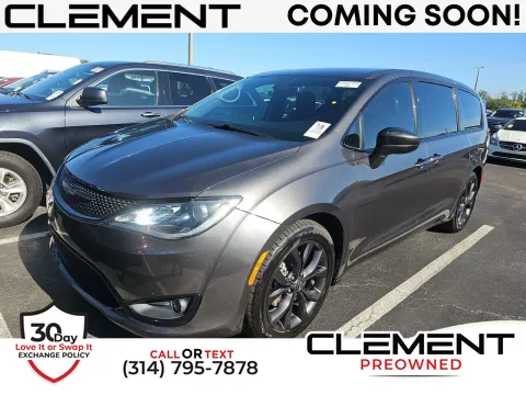 Unknown 2020 Chrysler Pacifica Touring for sale in Florissant, MO