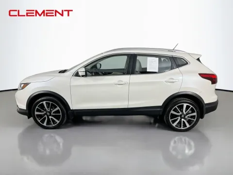 More photos of 2018 Nissan Rogue Sport SL at Clement Pre-Owned, MO