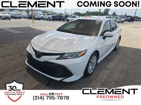 White 2020 Toyota Camry LE for sale in Florissant, MO