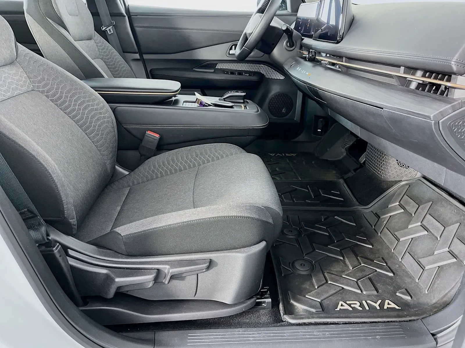 Nissan Ariya photo 33