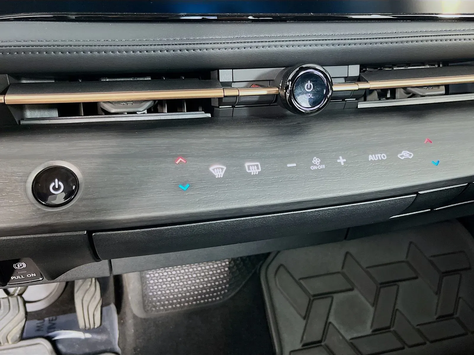 Nissan Ariya photo 22