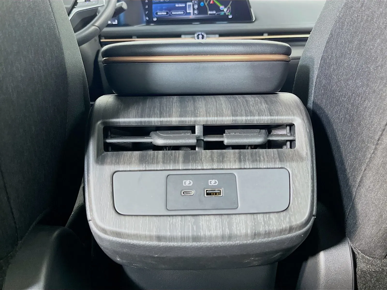 Nissan Ariya photo 32