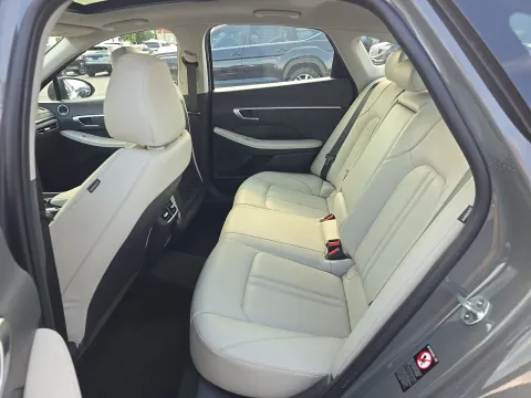 More photos of 2022 Hyundai Sonata Limited at Clement Pre-Owned, MO