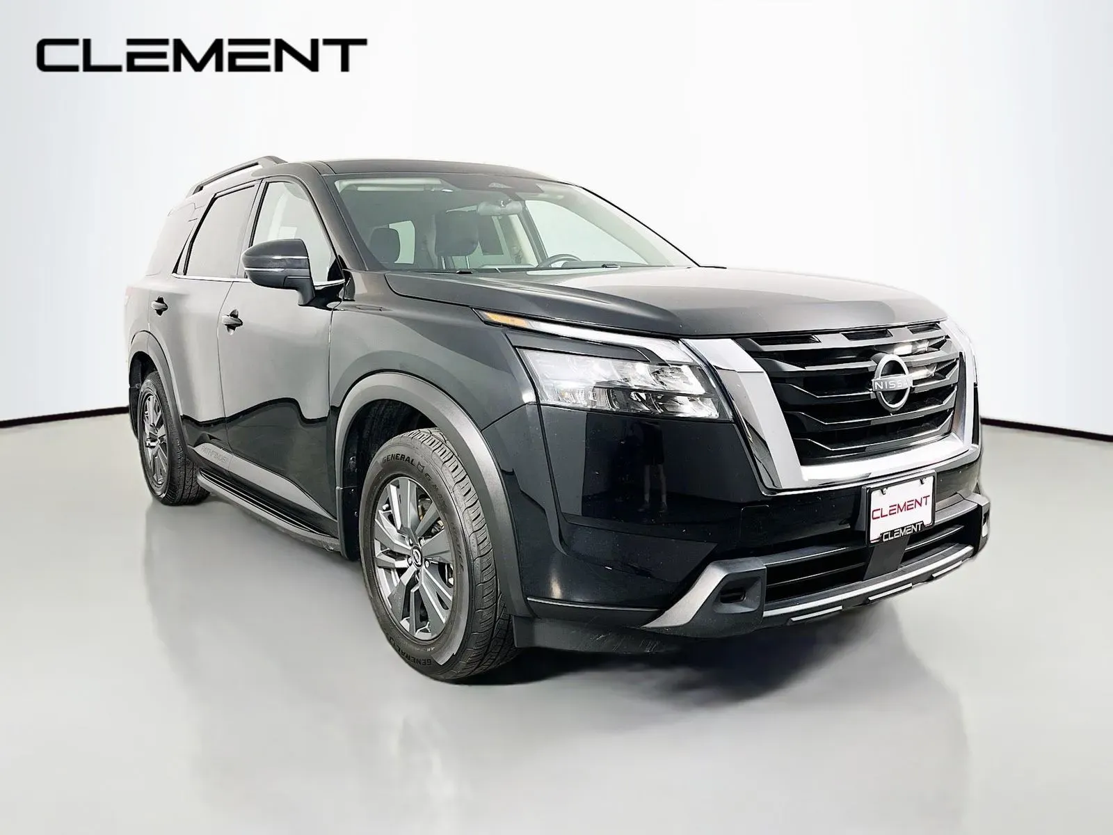 Nissan Pathfinder photo 4