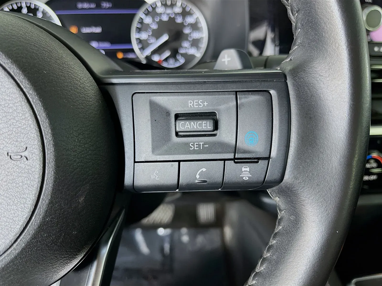 Nissan Pathfinder photo 17
