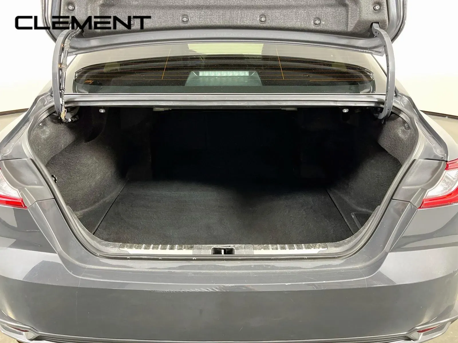 Toyota Camry photo 10