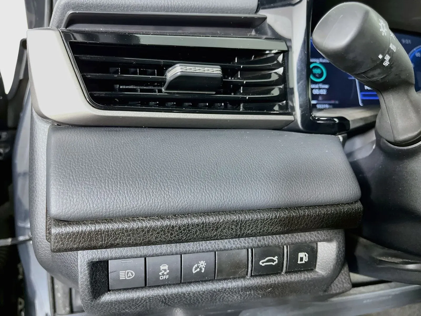 Toyota Camry photo 13