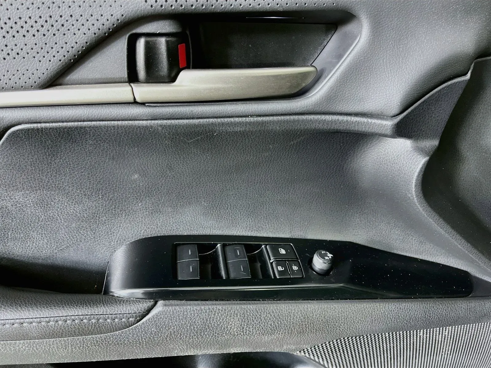 Toyota Camry photo 25