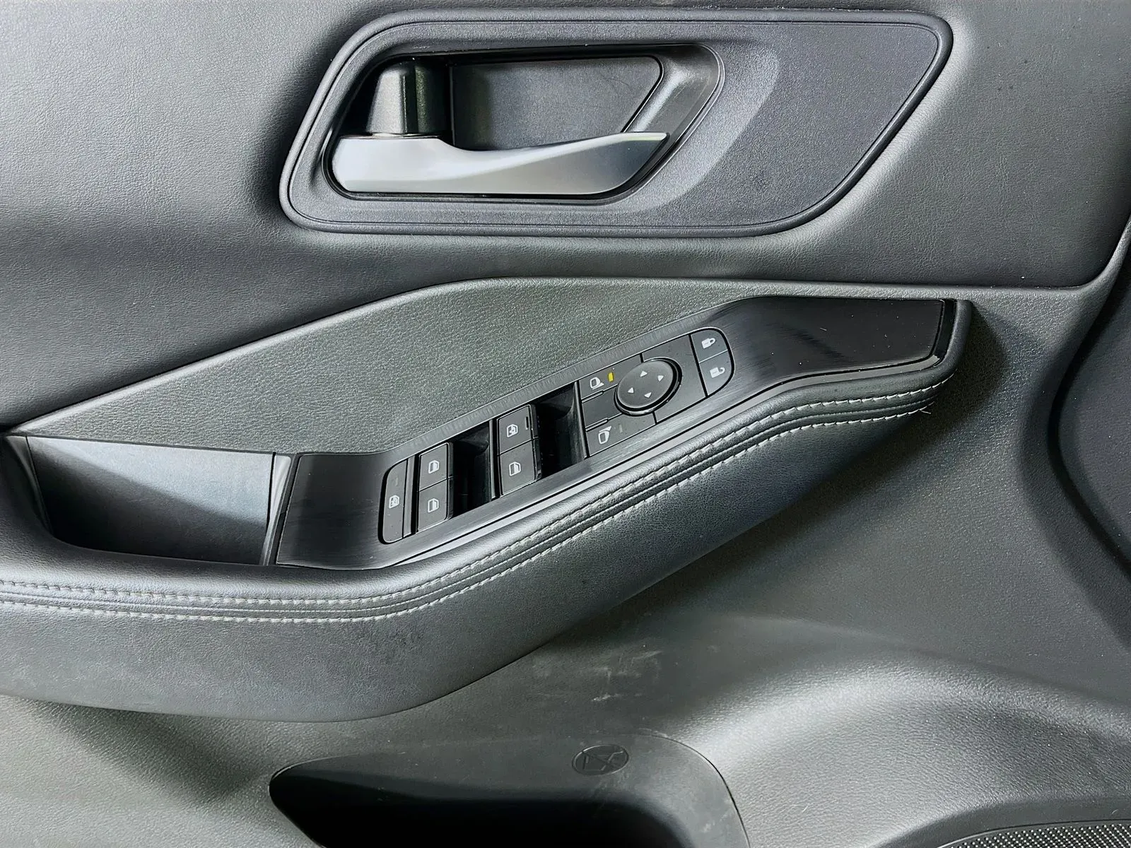 Nissan Rogue photo 25