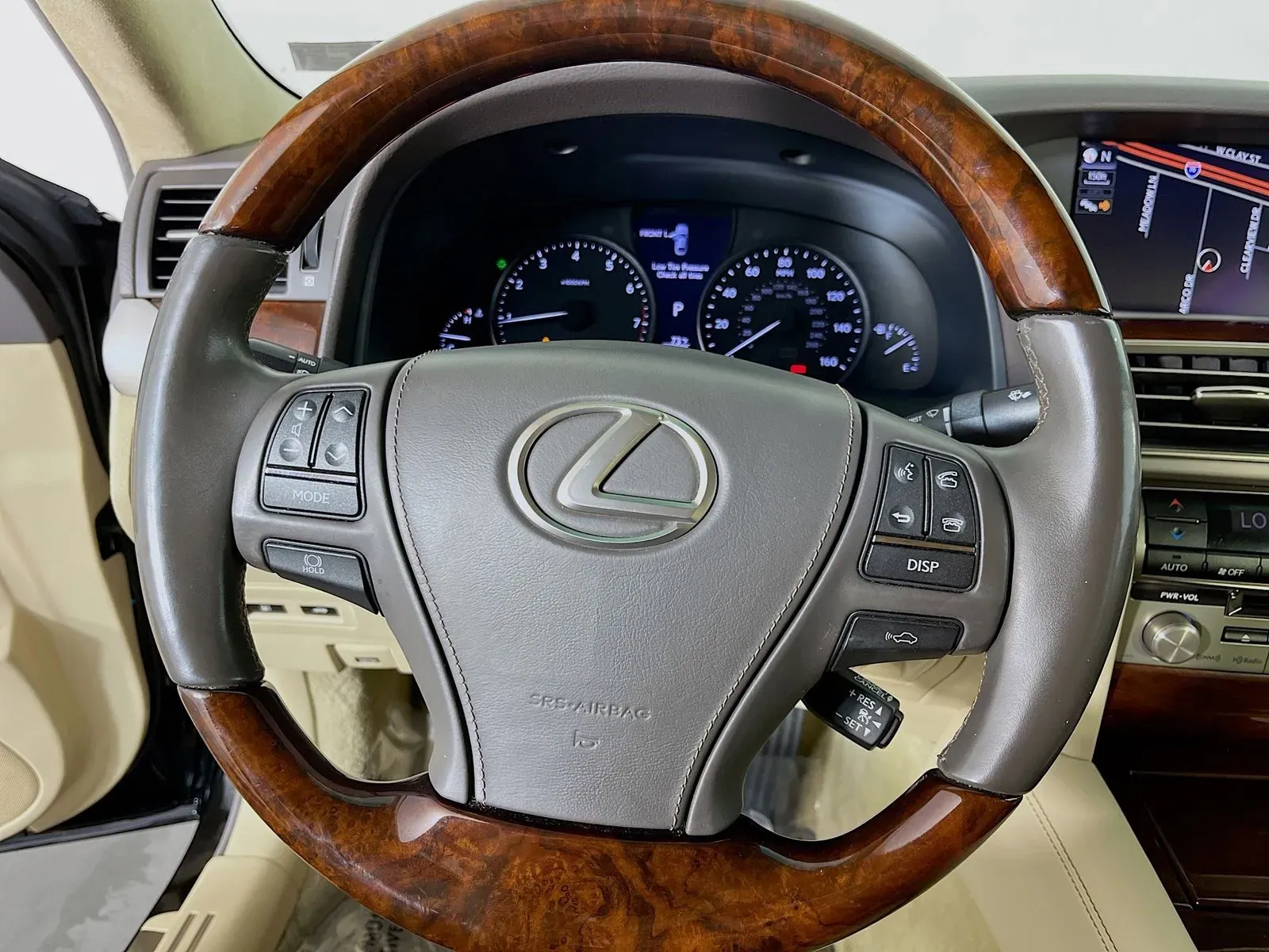 Lexus LS photo 13