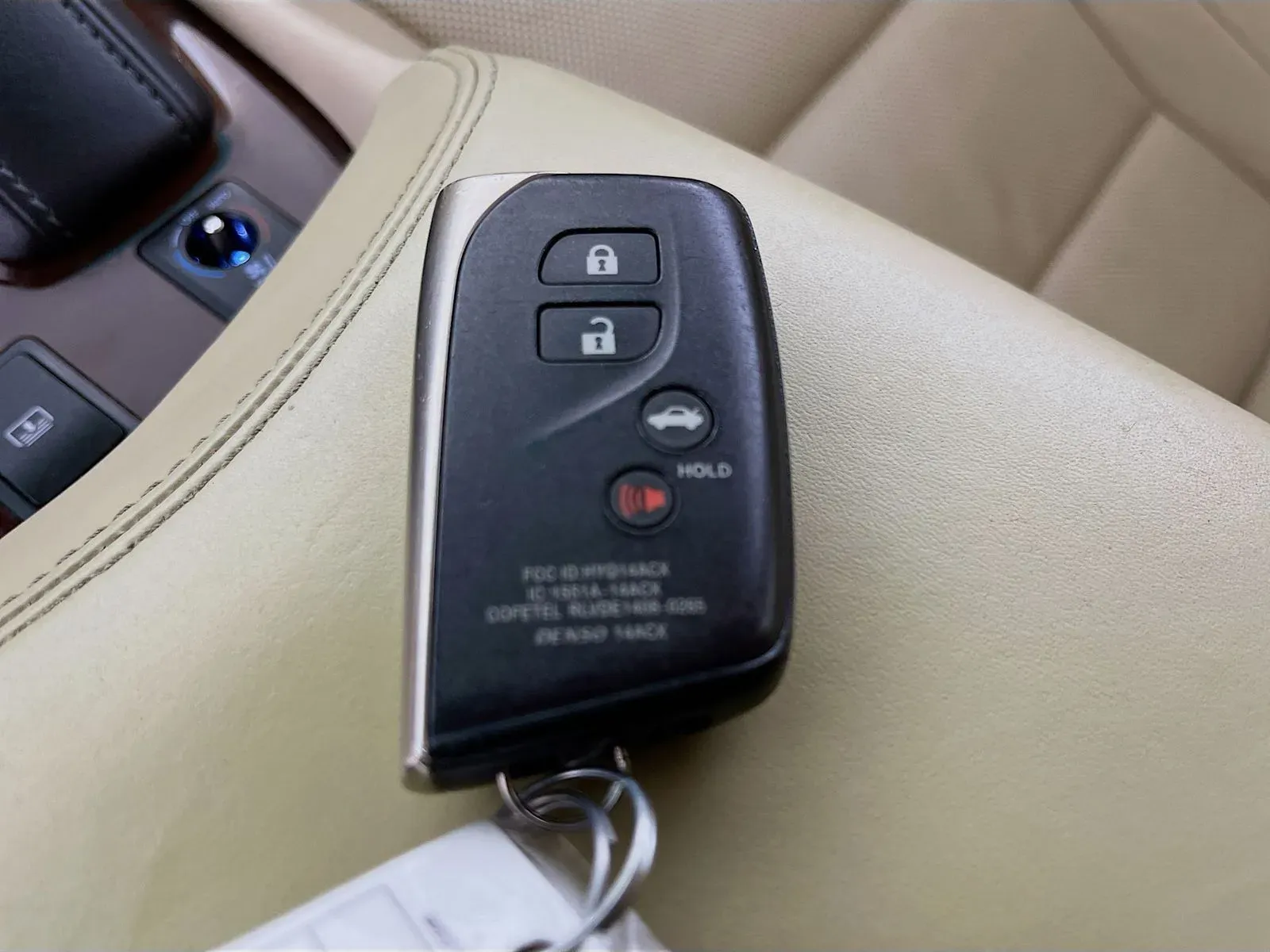 Lexus LS photo 23
