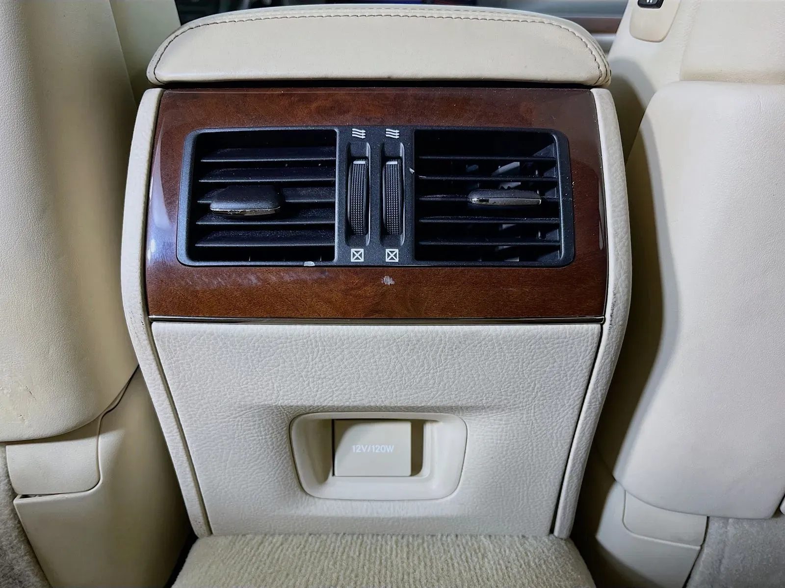 Lexus LS photo 34
