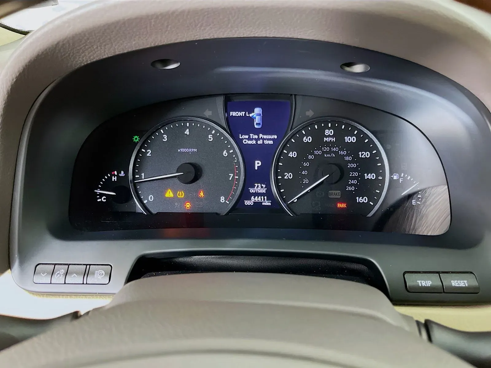 Lexus LS photo 17