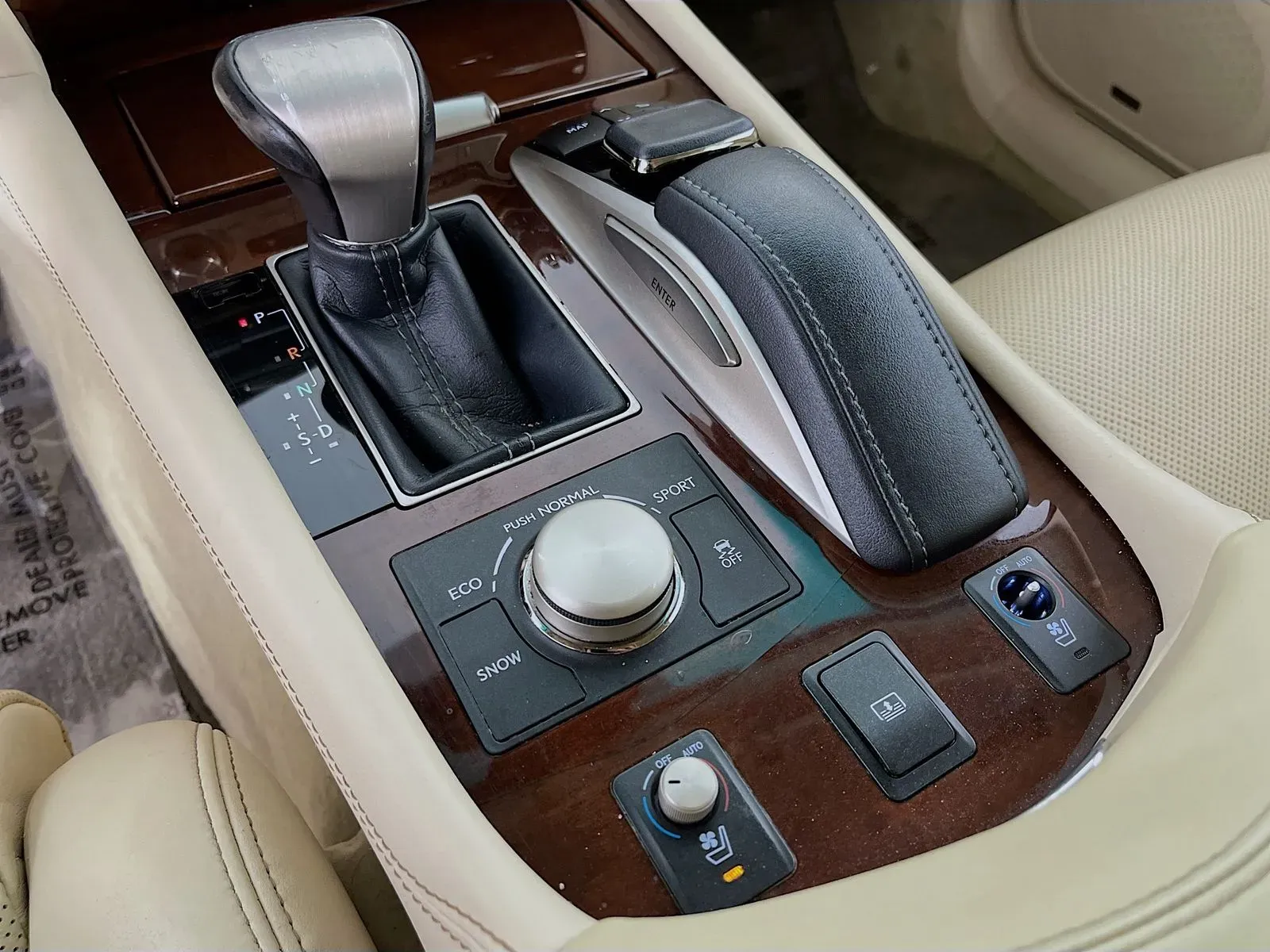 Lexus LS photo 22