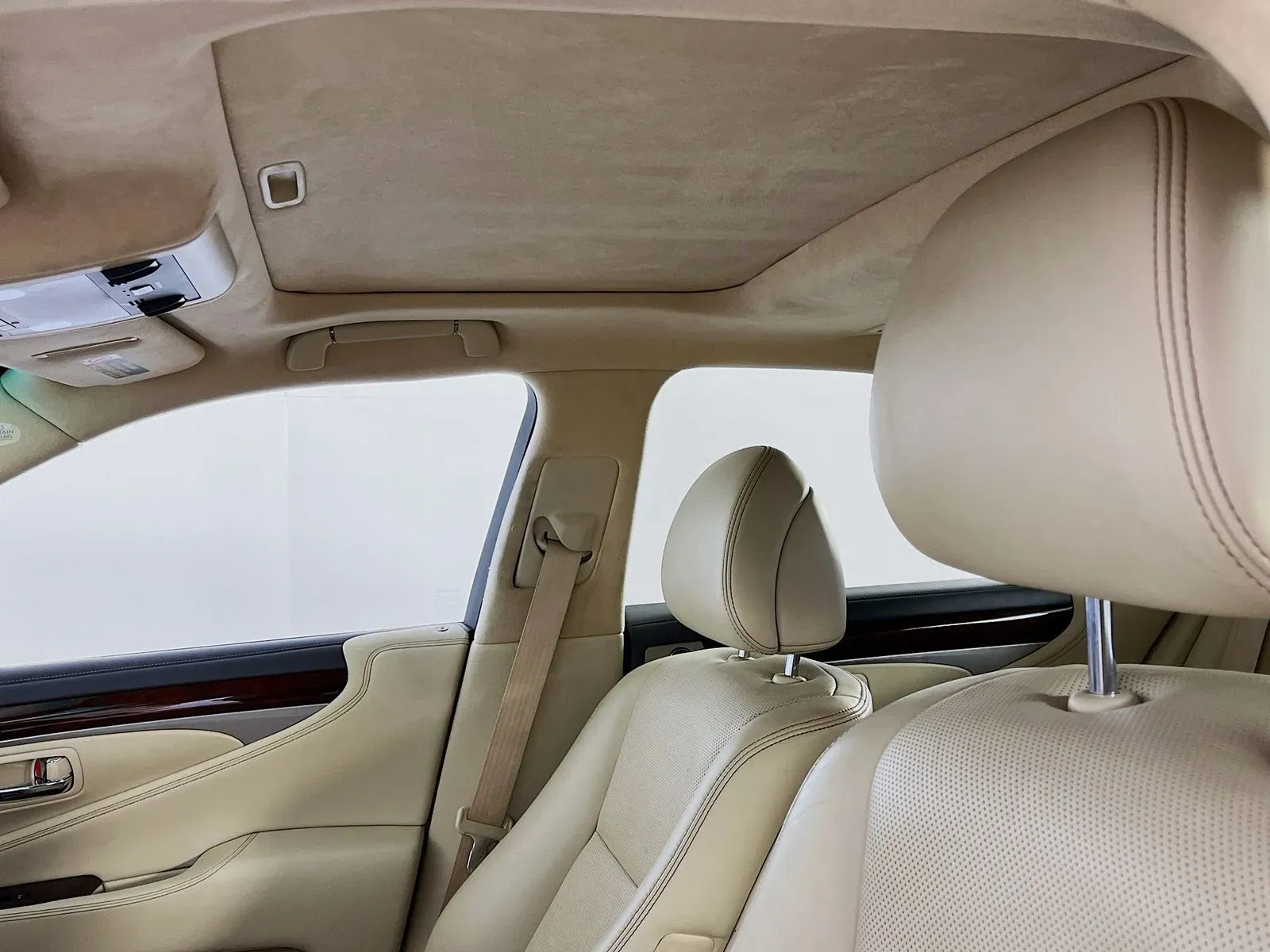 Lexus LS photo 24