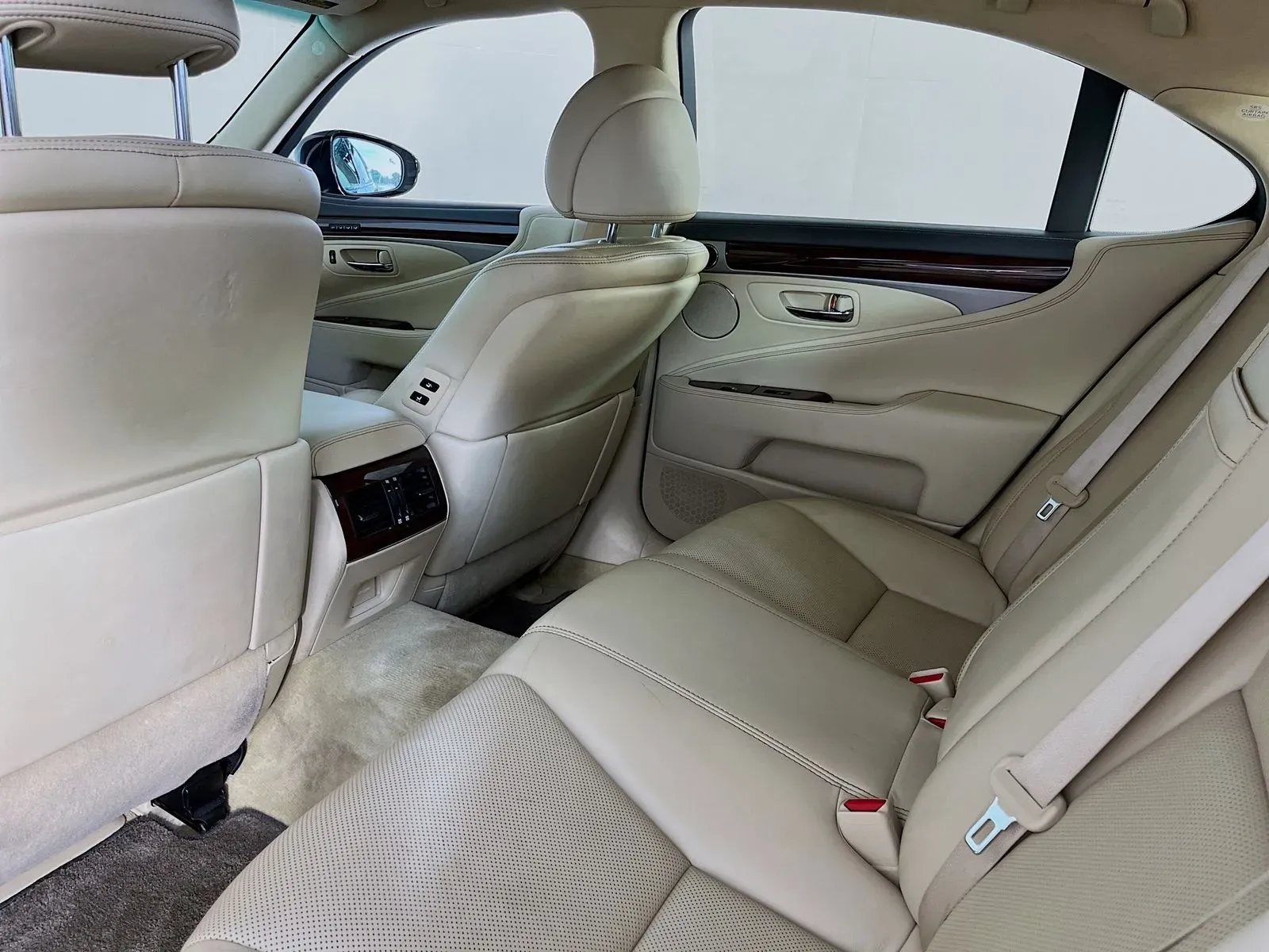 Lexus LS photo 33