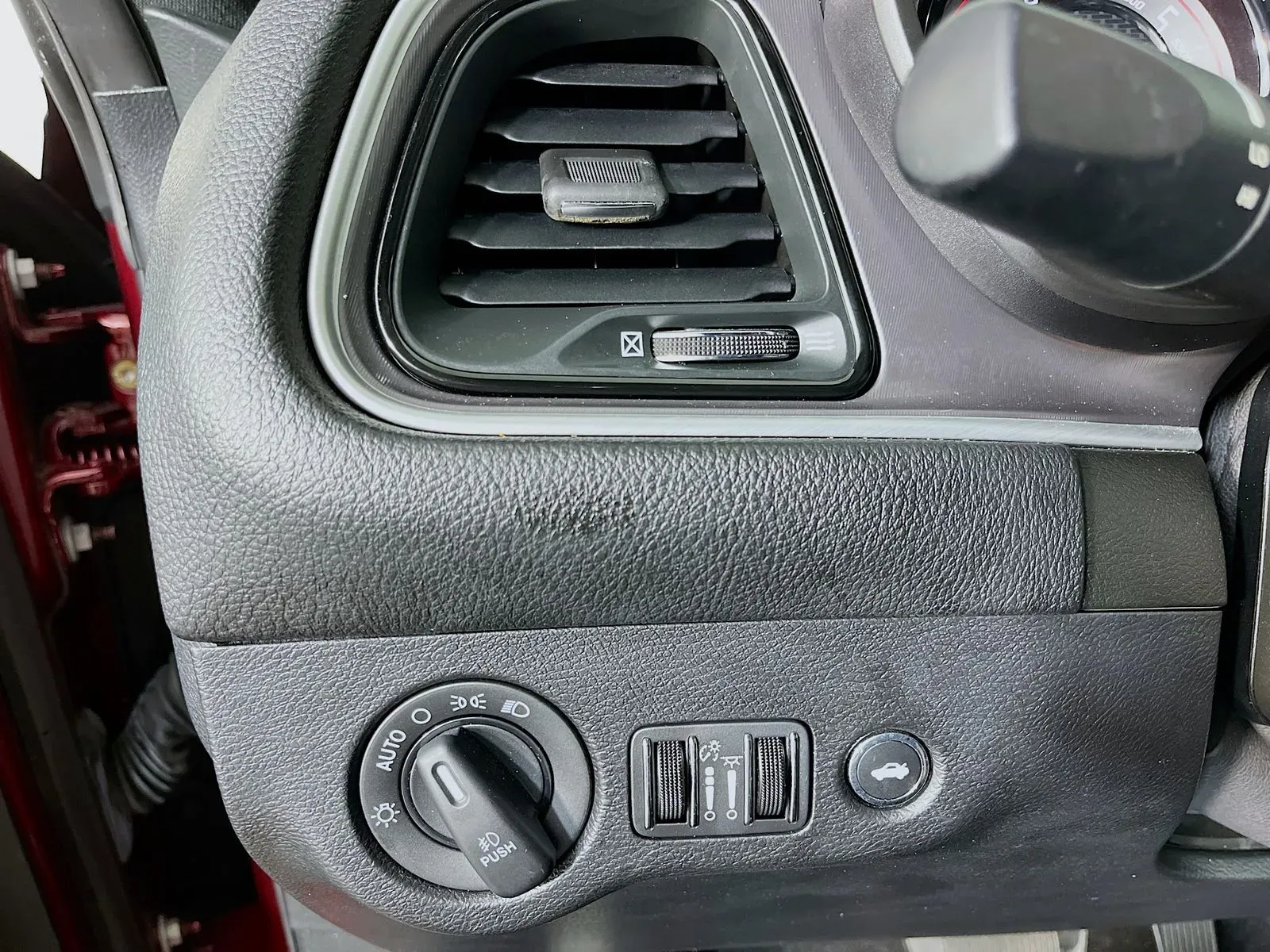Dodge Challenger photo 13