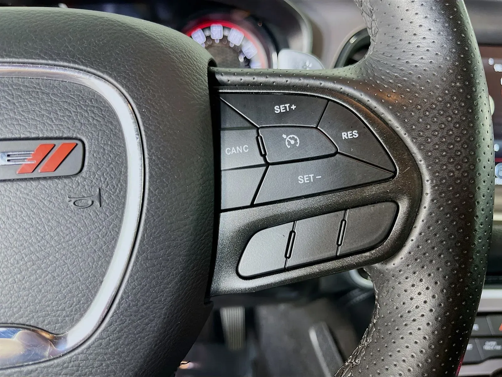 Dodge Challenger photo 17
