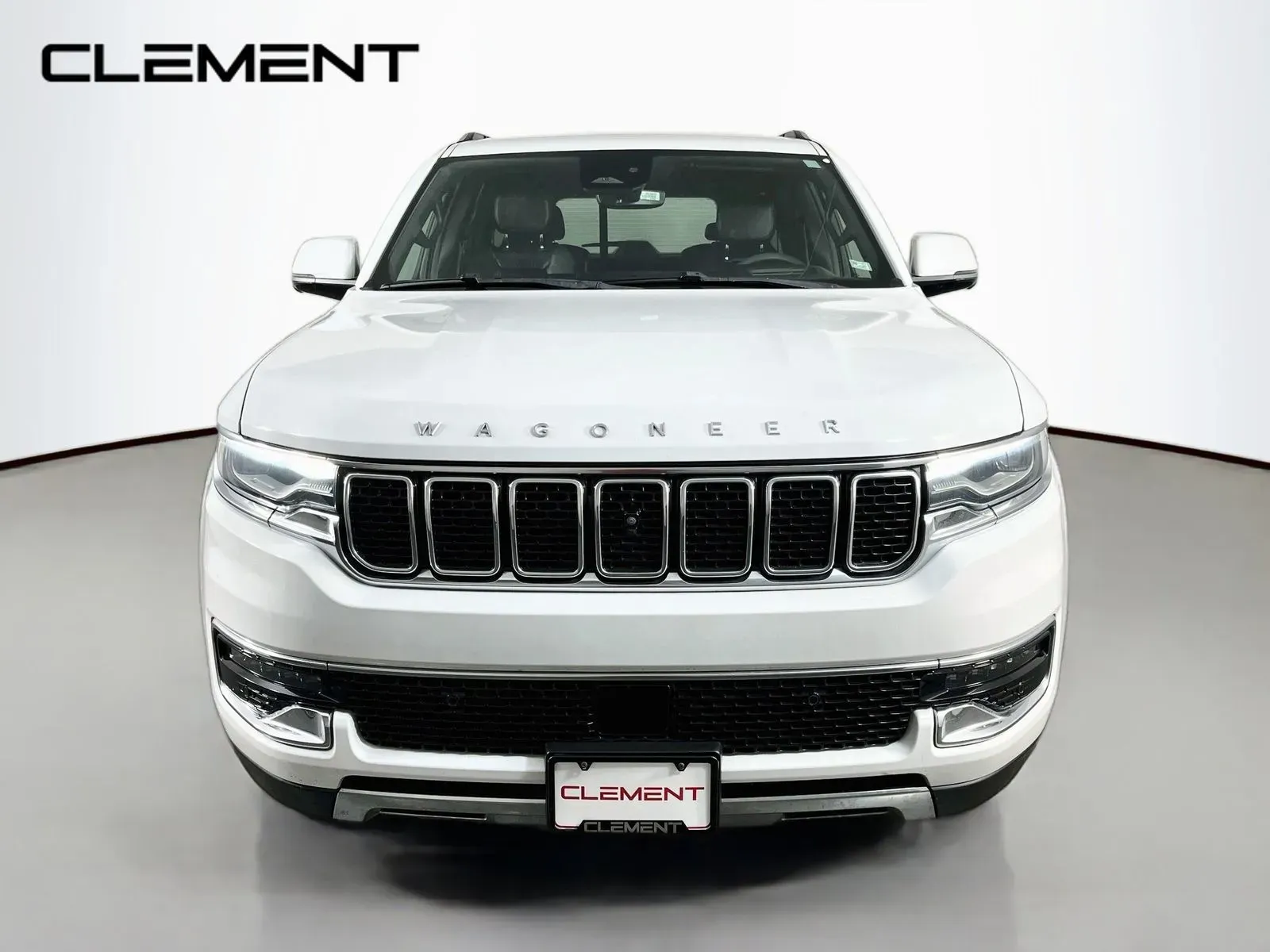 Jeep Wagoneer photo 3