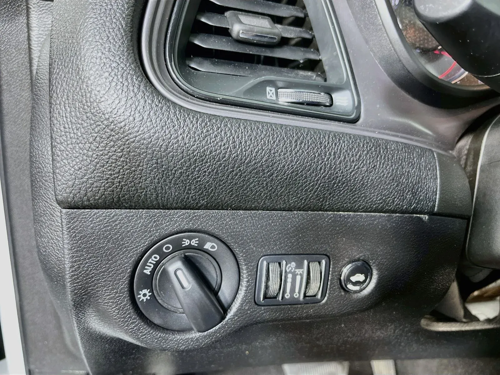 Dodge Challenger photo 13