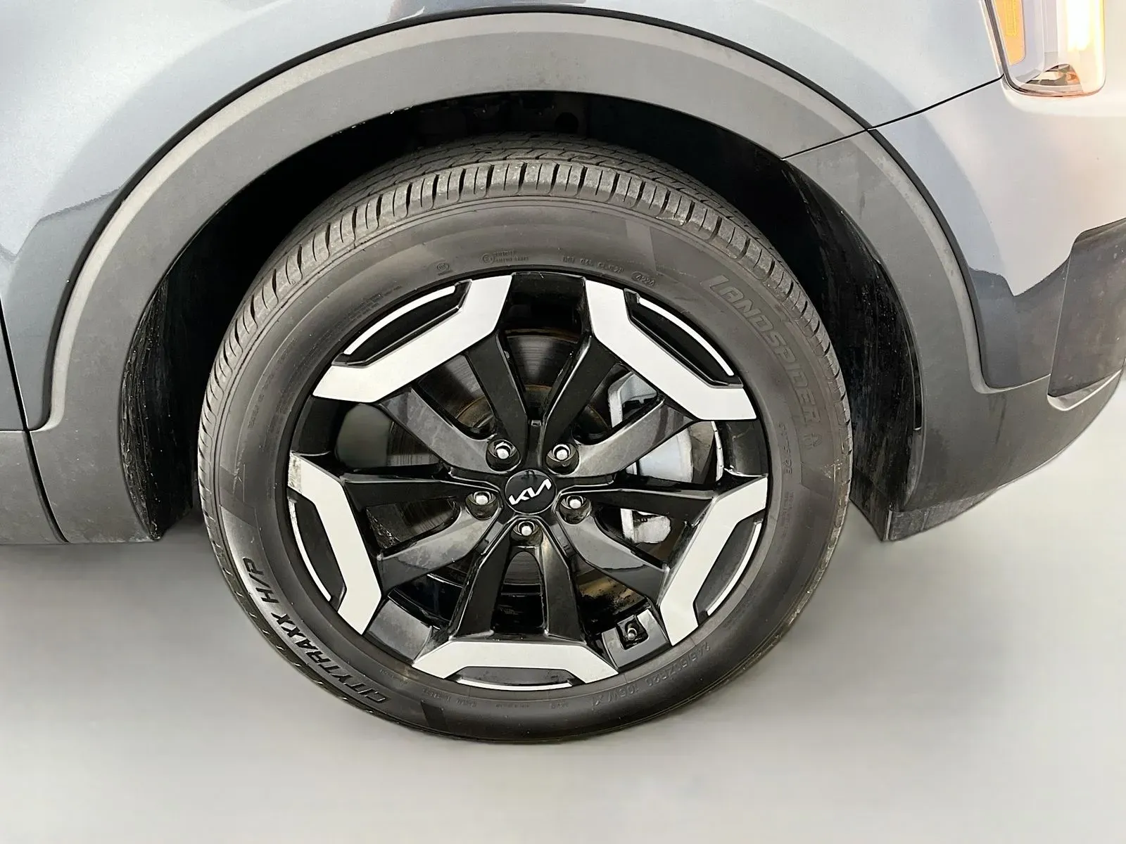 2024 Kia Telluride S - Photo 39