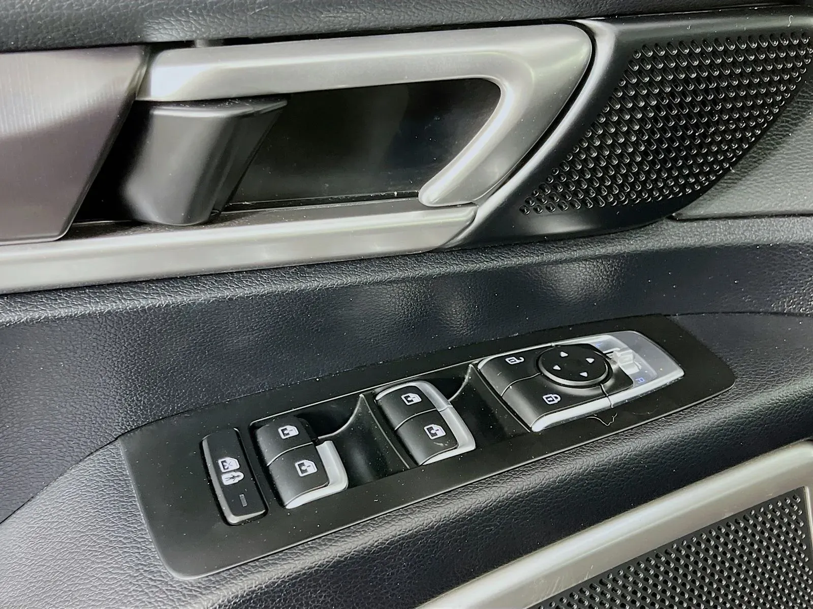 2024 Kia Telluride S - Photo 26