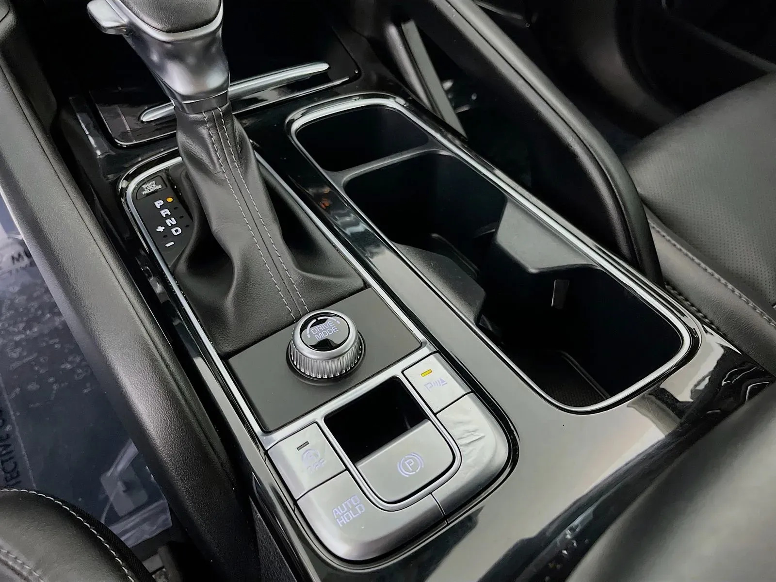 2024 Kia Telluride S - Photo 23