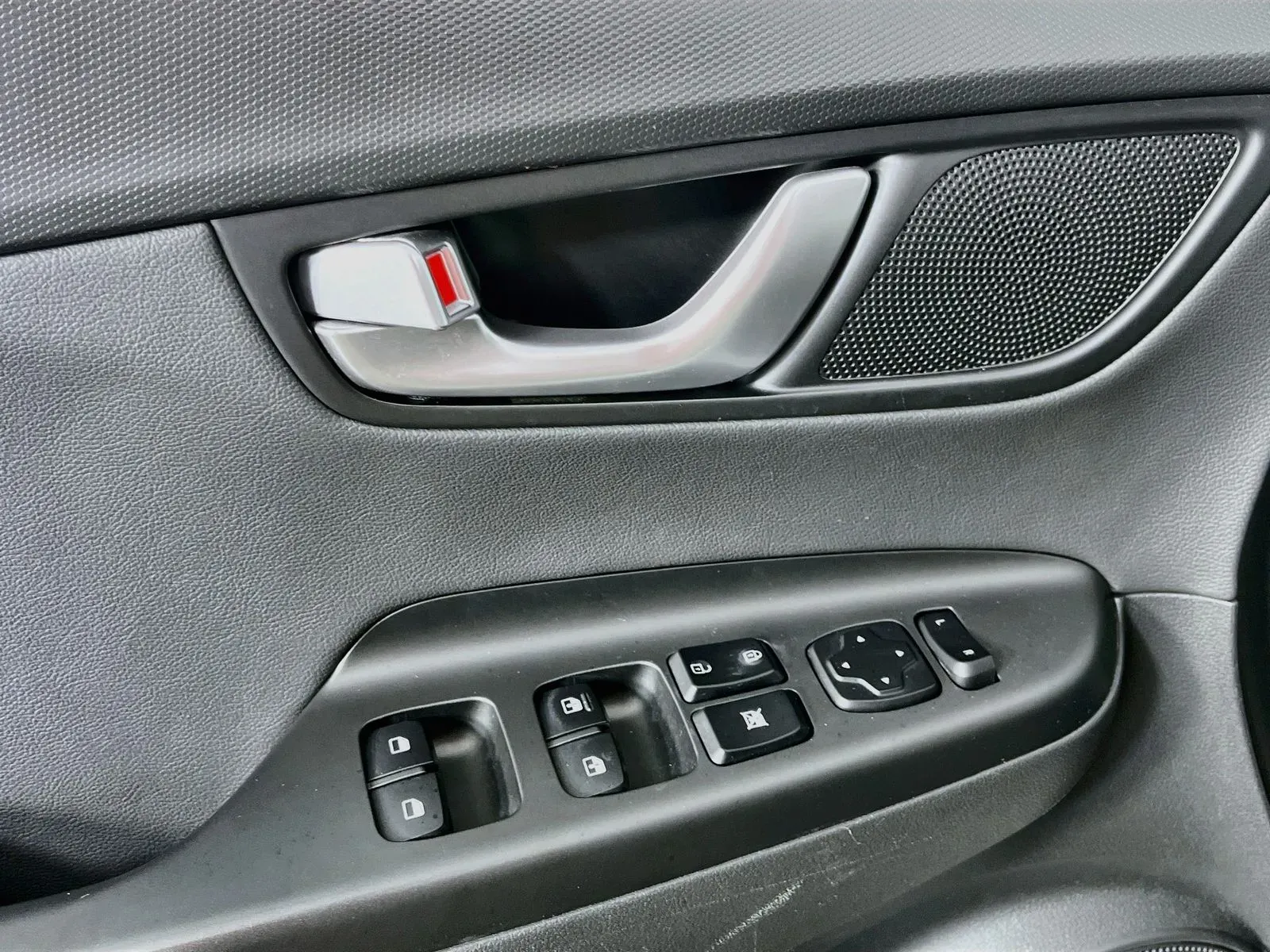 Hyundai Kona photo 26
