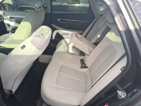 More photos of 2022 Hyundai Sonata SEL at Clement Pre-Owned, MO