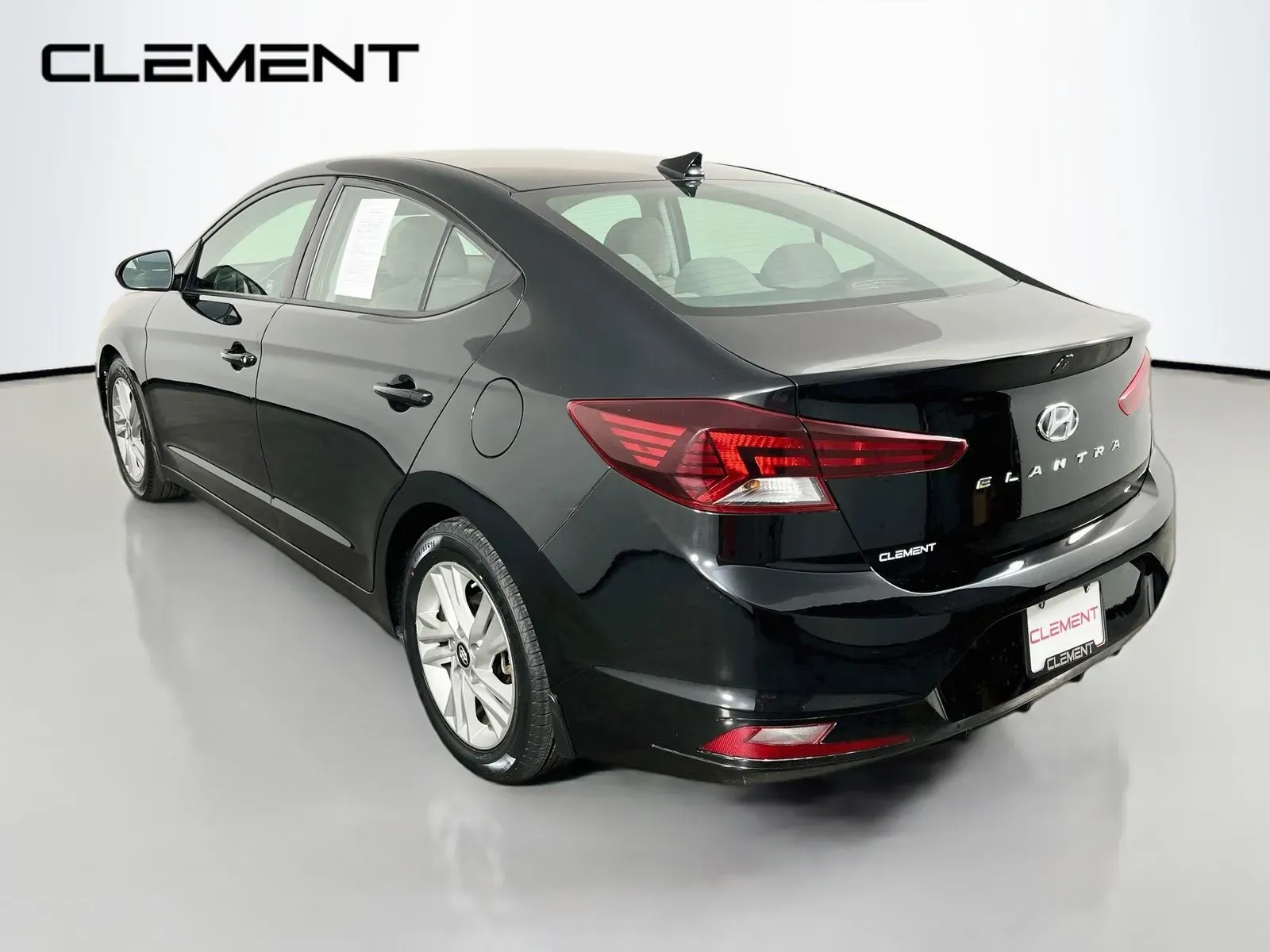 Hyundai Elantra photo 9