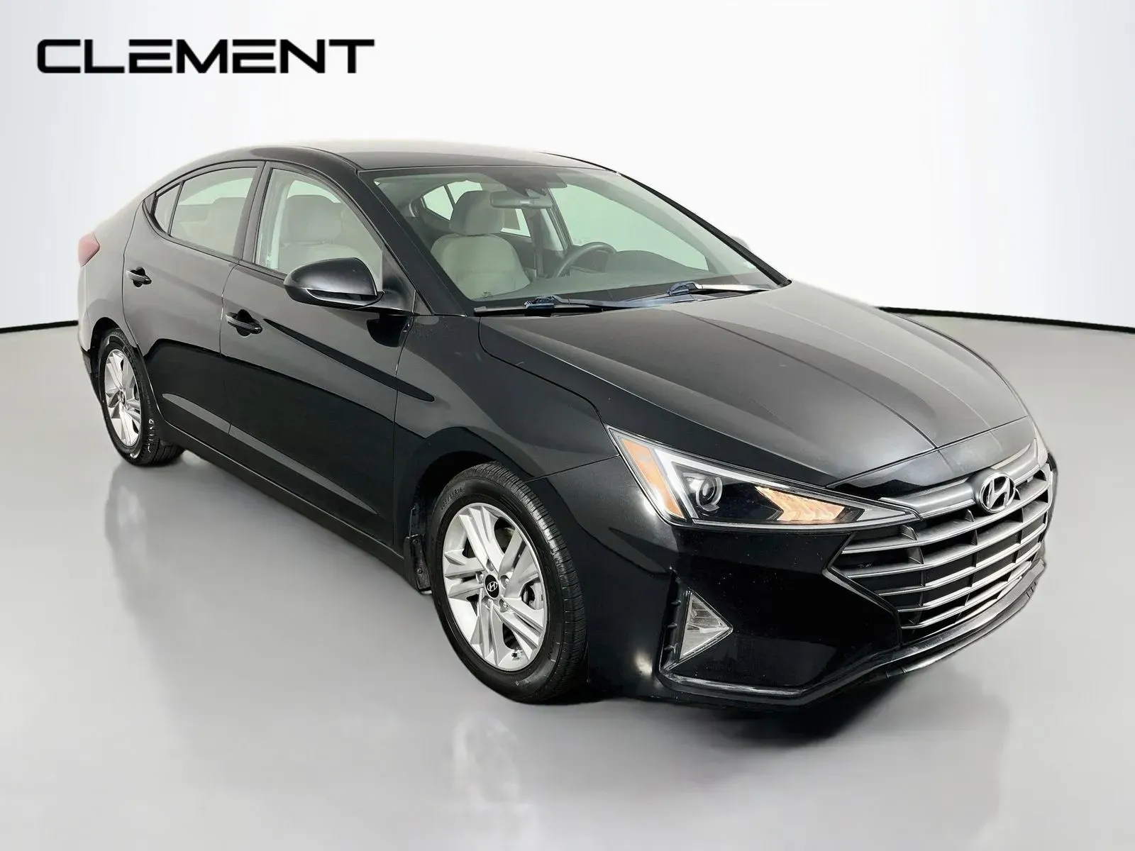 Hyundai Elantra photo 4