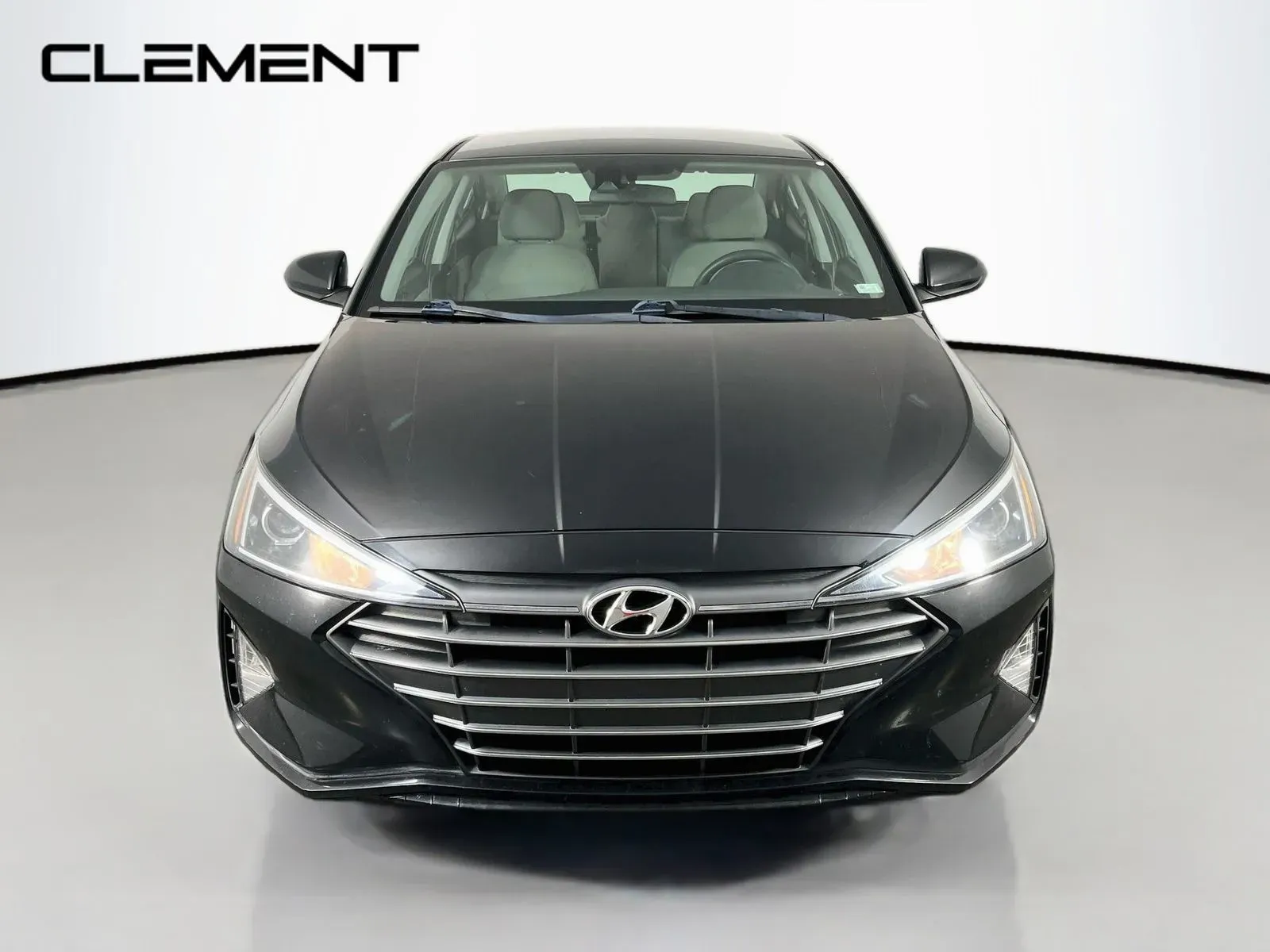 Hyundai Elantra photo 3