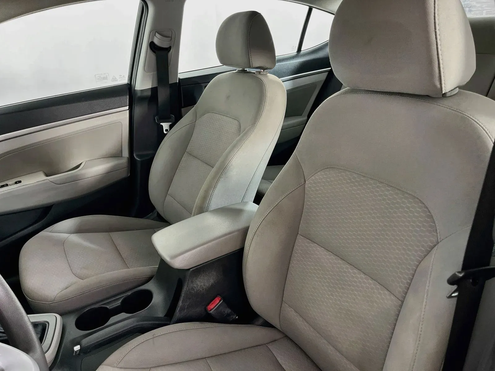 Hyundai Elantra photo 26