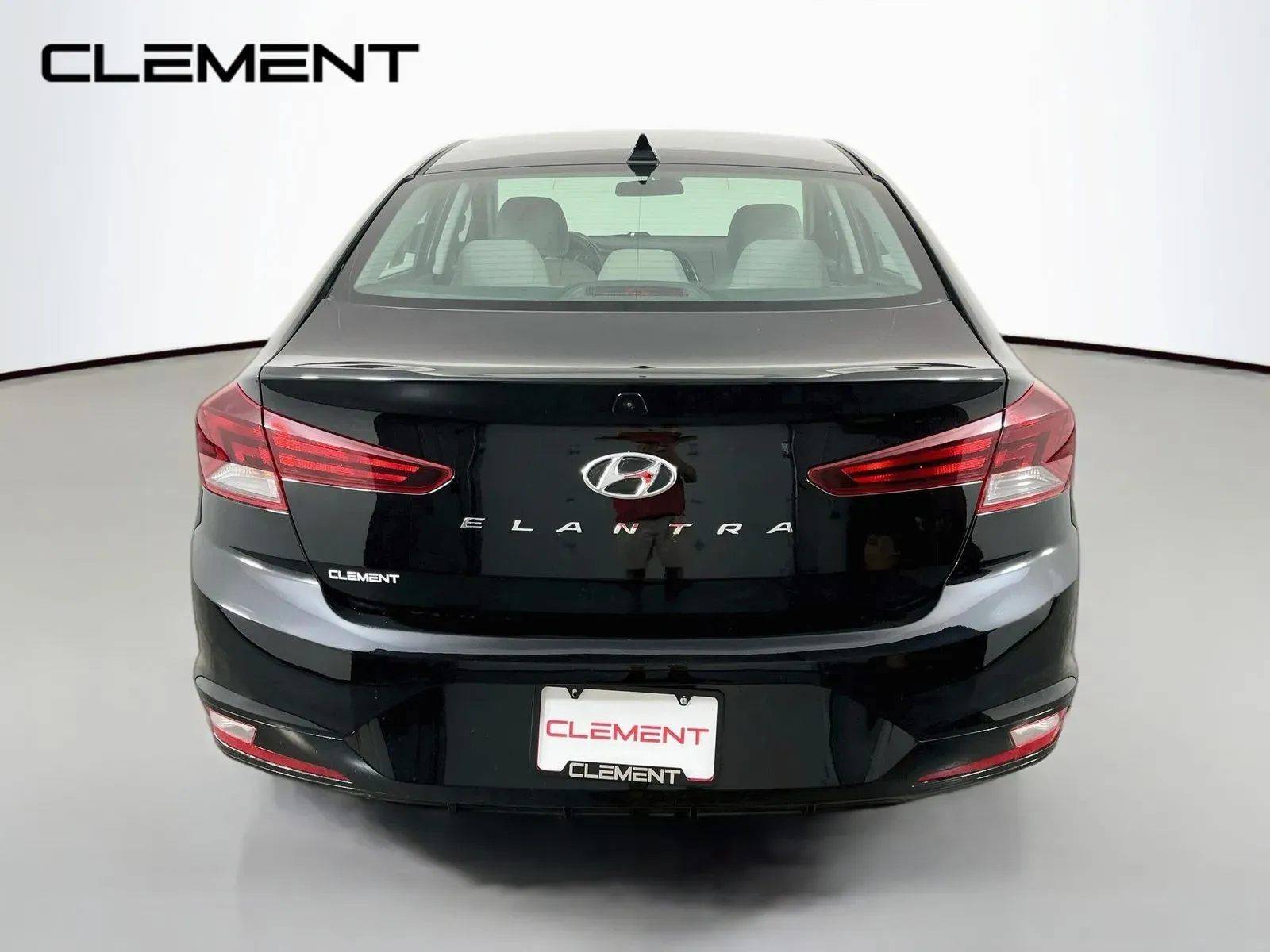 Hyundai Elantra photo 8