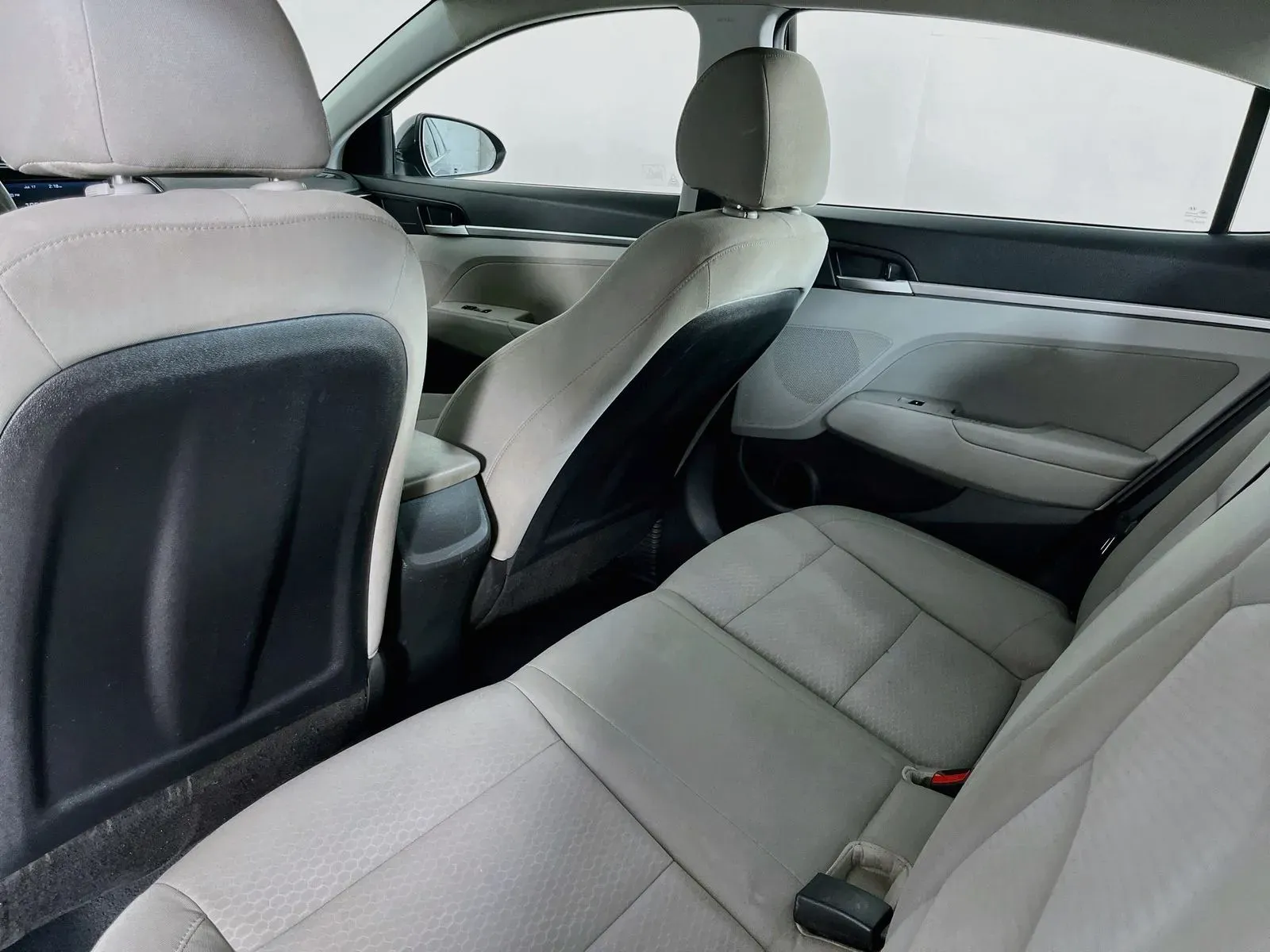 Hyundai Elantra photo 29