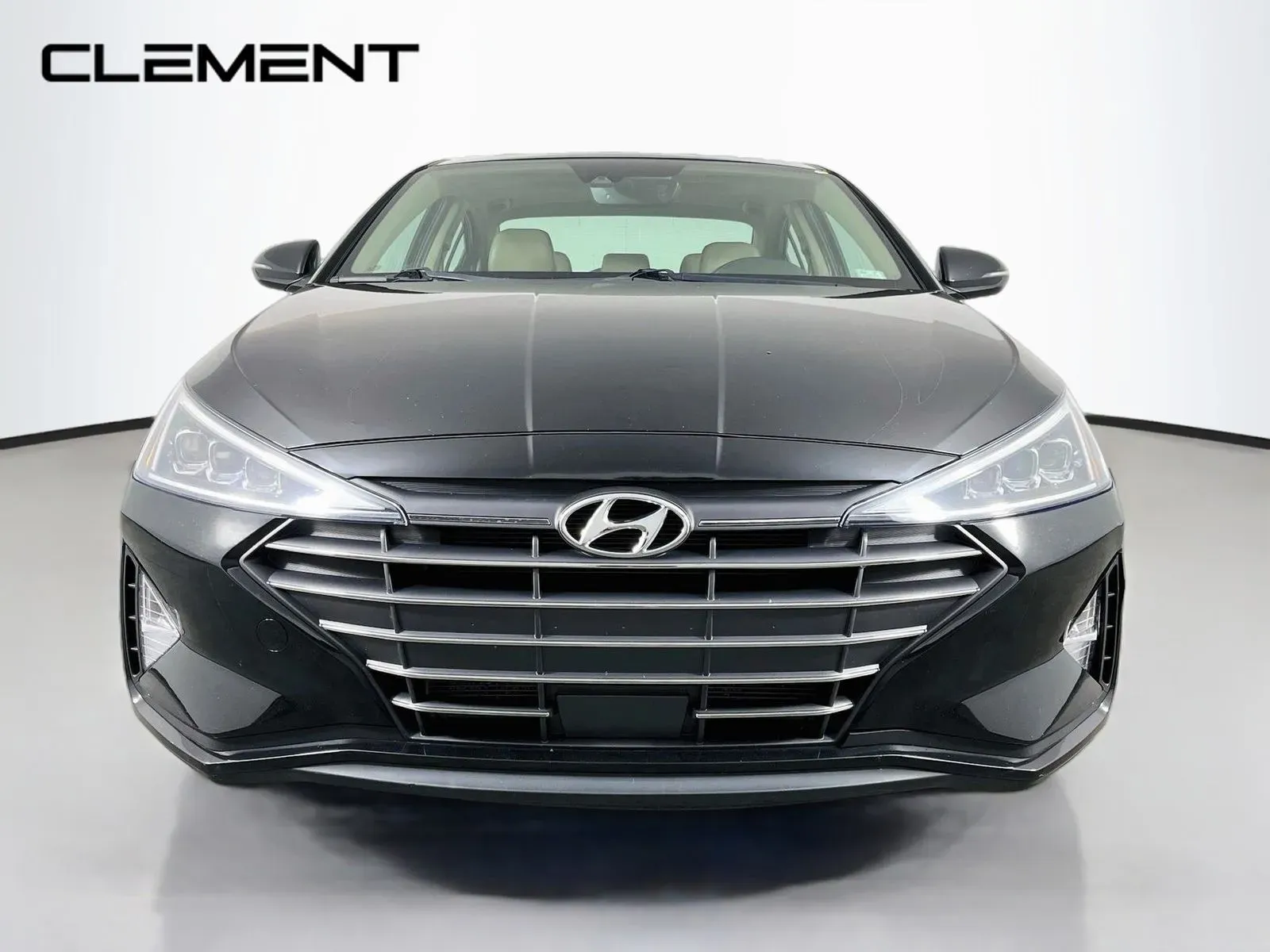 Hyundai Elantra photo 3