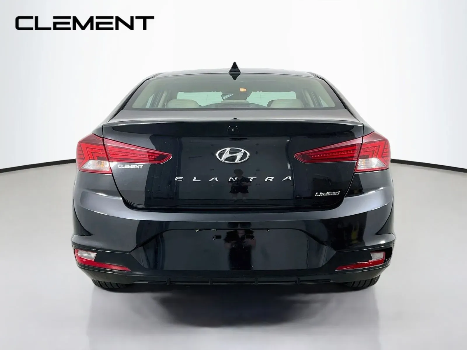 Hyundai Elantra photo 8