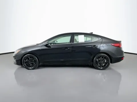 More photos of 2019 Hyundai Elantra Limited at Clement Pre-Owned, MO