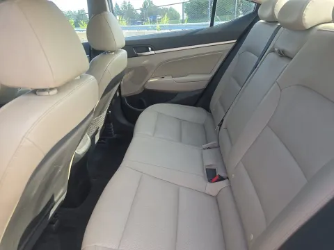 More photos of 2019 Hyundai Elantra Limited at Clement Pre-Owned, MO