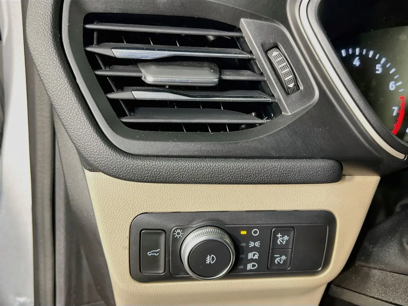 Ford Escape photo 13