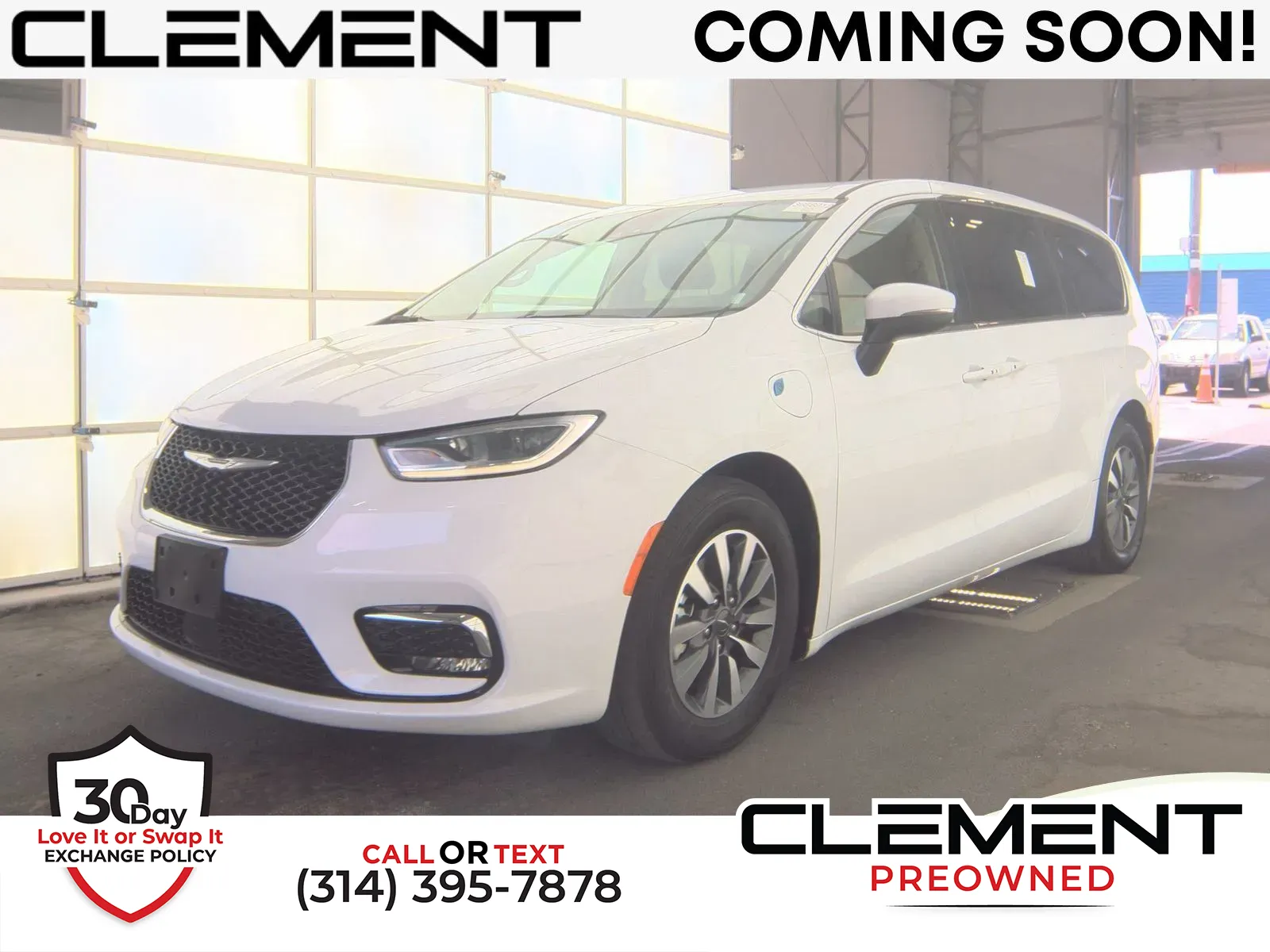 White 2023 Chrysler Pacifica Hybrid Touring L for sale in Florissant, MO