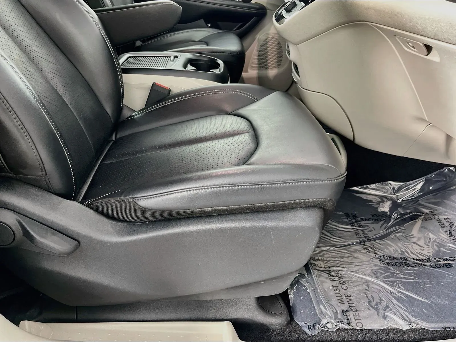 Chrysler Pacifica photo 33