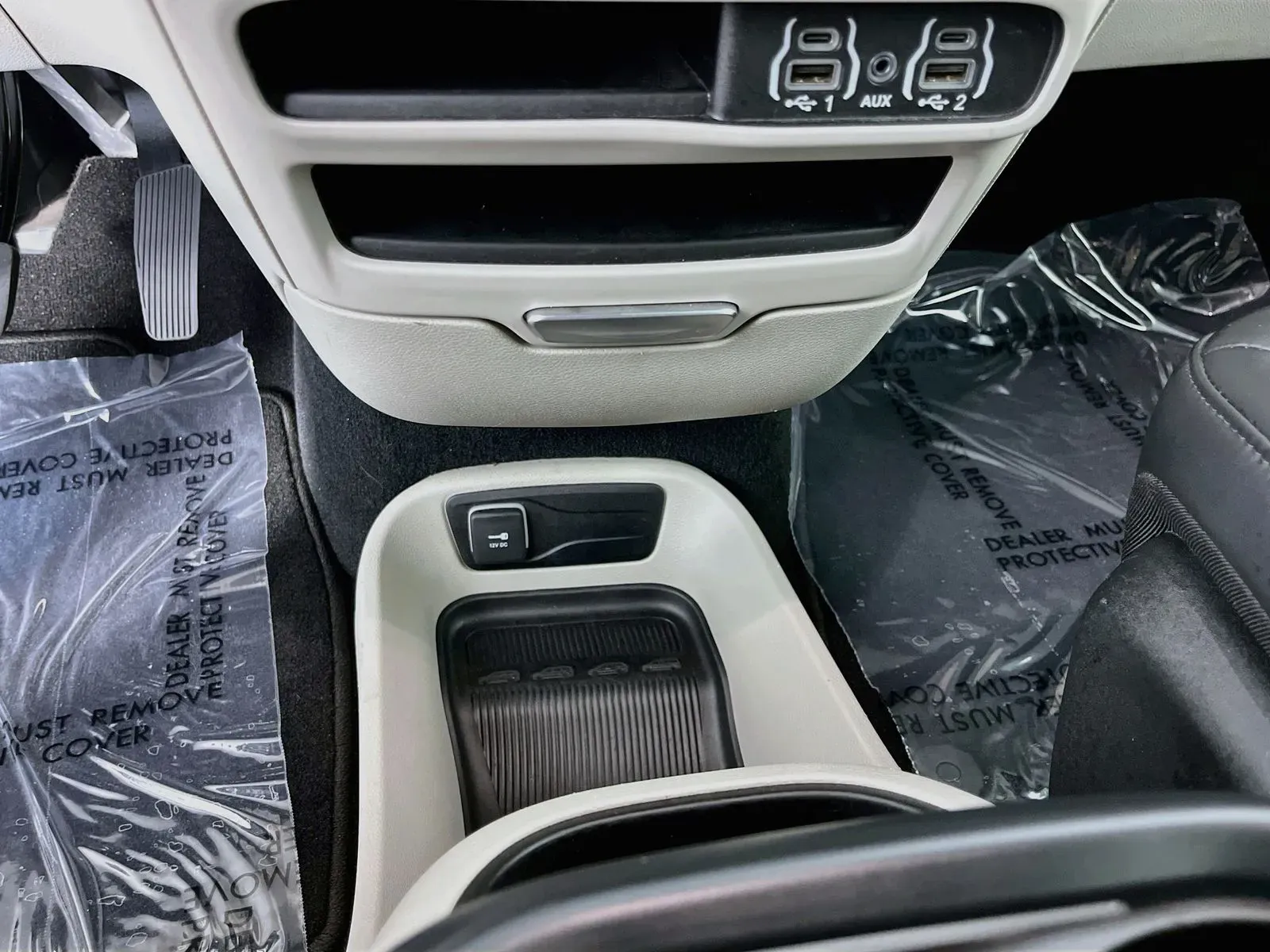 Chrysler Pacifica photo 24